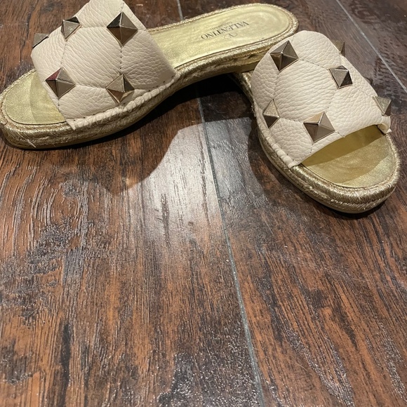 Valentino slides - Picture 2 of 4